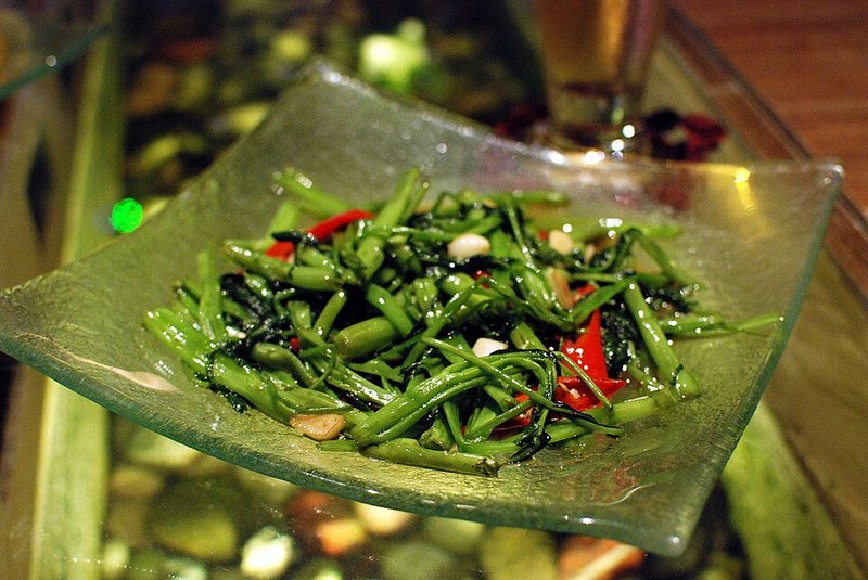 Cá nục kho riềng sả