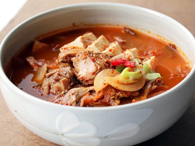Canh chua cá trê lá me