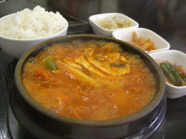 Canh đậu phụ cà chua
