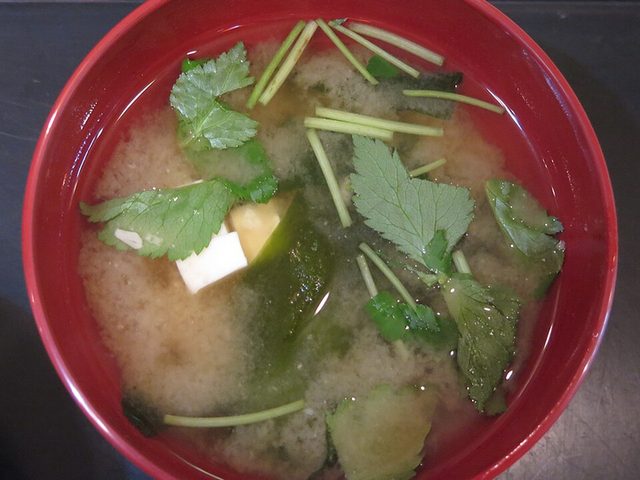 Canh gà hầm hạt sen