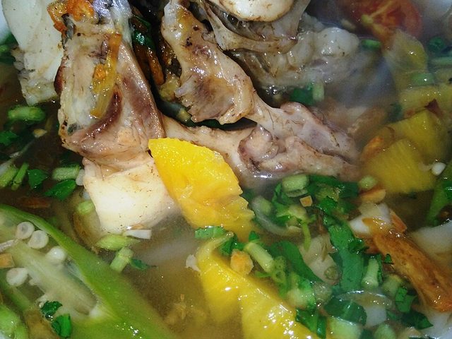 Canh Cá hú lá cách