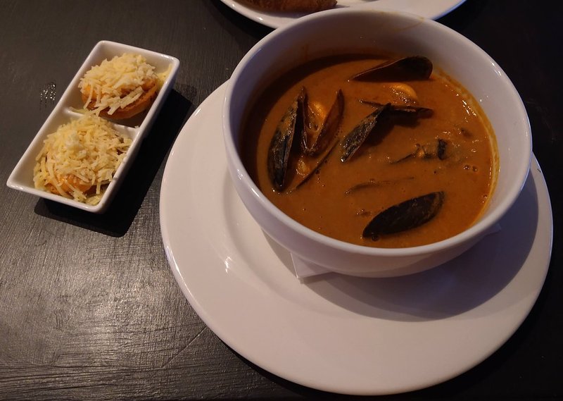 Canh Cá tra lá quế