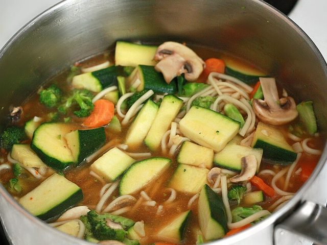 Canh Ốc hương lá cách