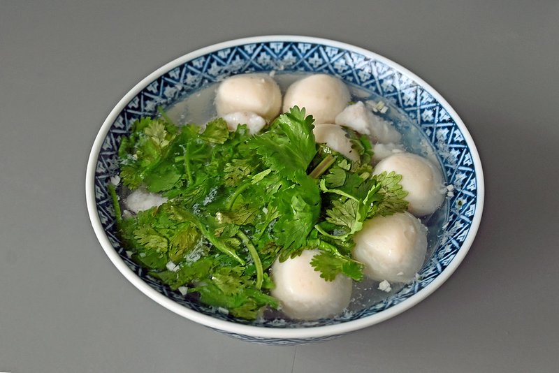 Canh Cá chẽm cà chua bi