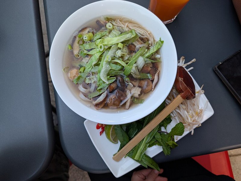 Canh Nấm rơm lá giang