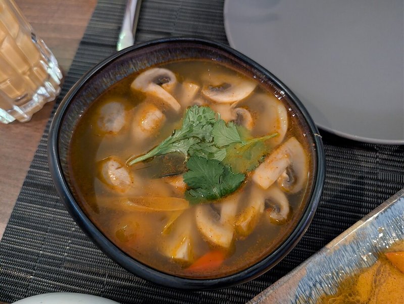 Canh Tôm hùm sấu