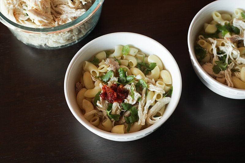 Canh Nấm rơm ngò gai