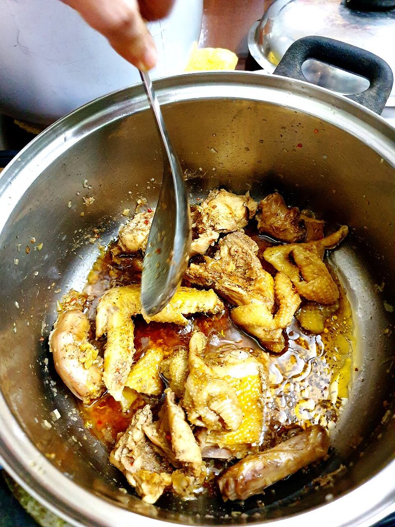 Canh Gà ta mái thì là