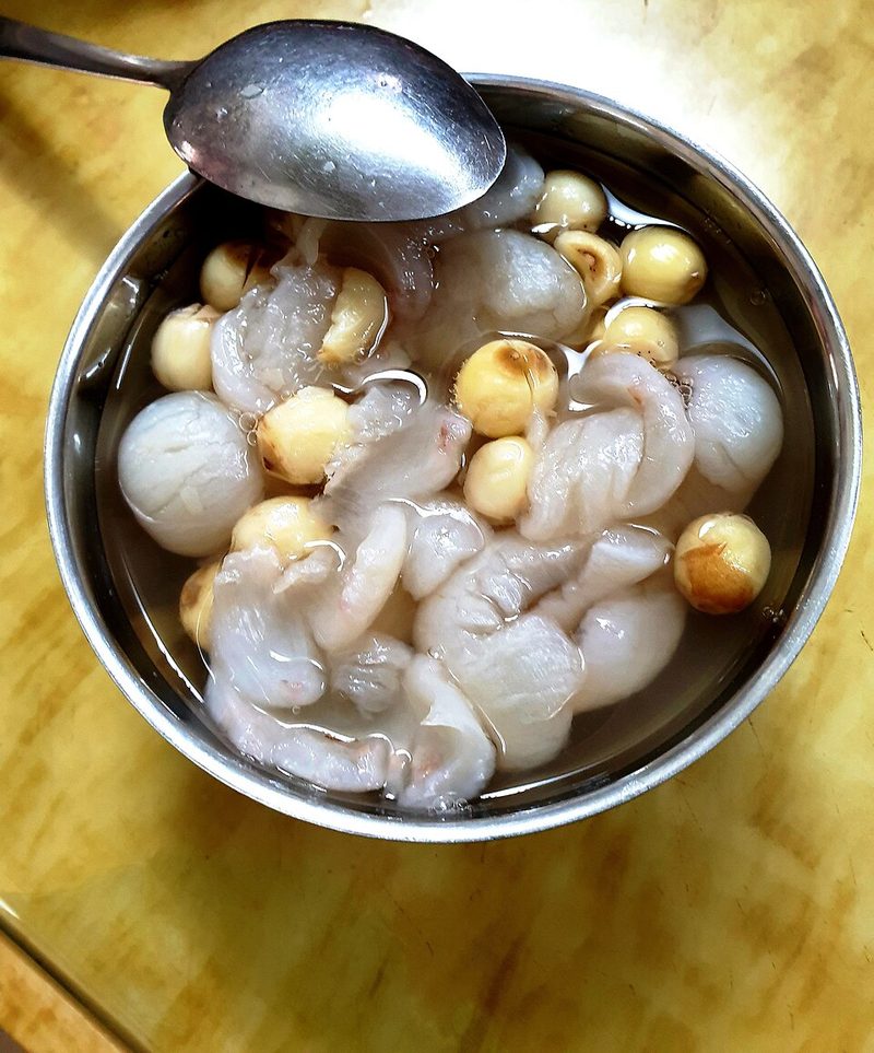 Chè hạt sen nhãn
