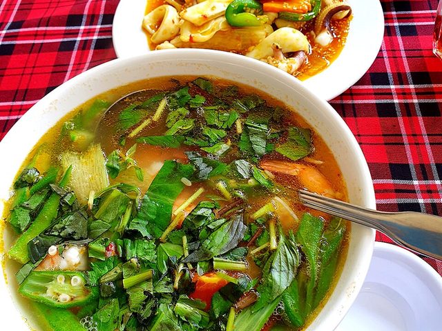 Cơm gà xối mỡ