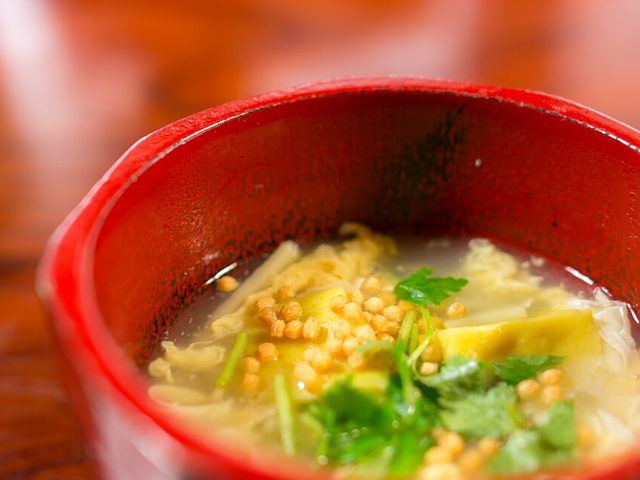 Gà kho lá chanh ớt