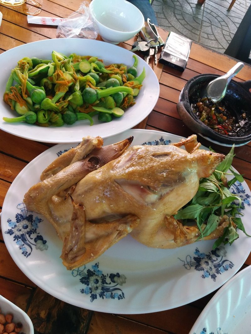 Gà luộc sả