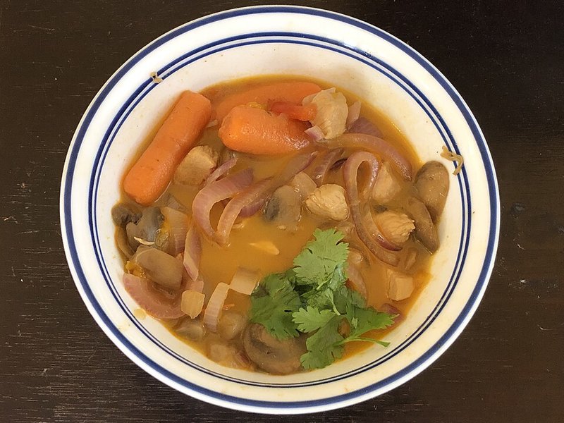 Gà xào nấm rơm