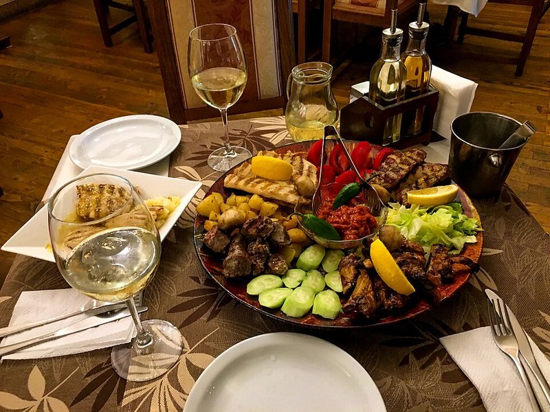 Thịt heo nạc kho nước dừa tươi