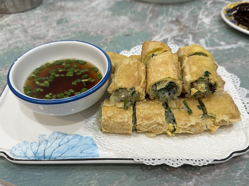 Gà ta mái kho sả