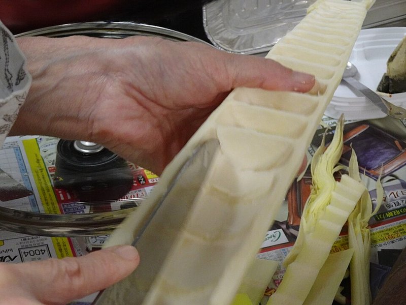 Ốc móng tay kho tiêu