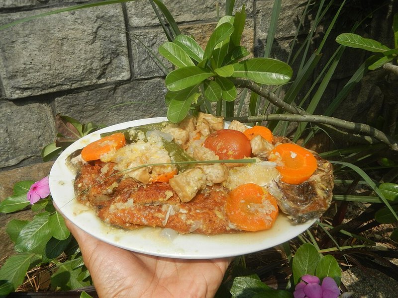 Cá nục kho sả