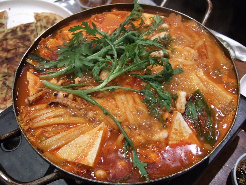 Cua biển kho trứng cút