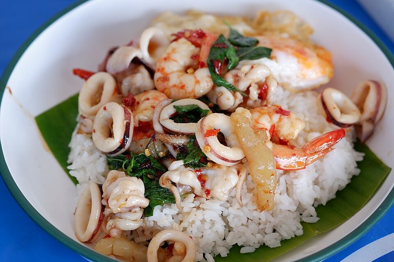 Mực nang kho trứng cút