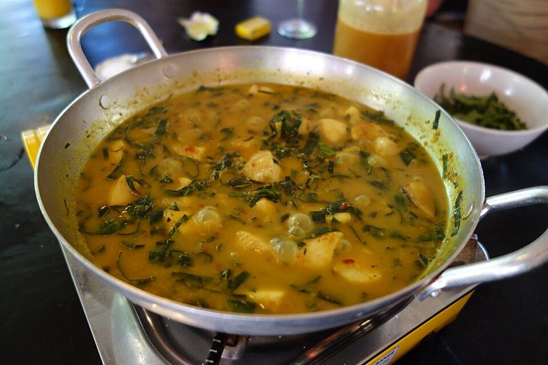 Cá bớp kho sả cây