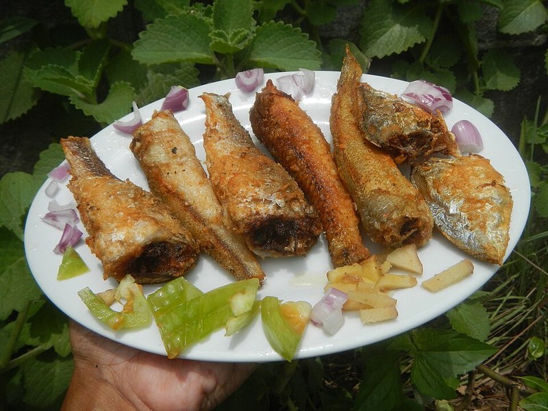 Cá chim trắng kho nước dừa
