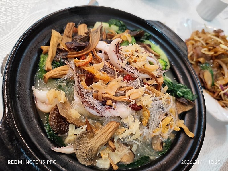 Cua đồng kho trứng cút