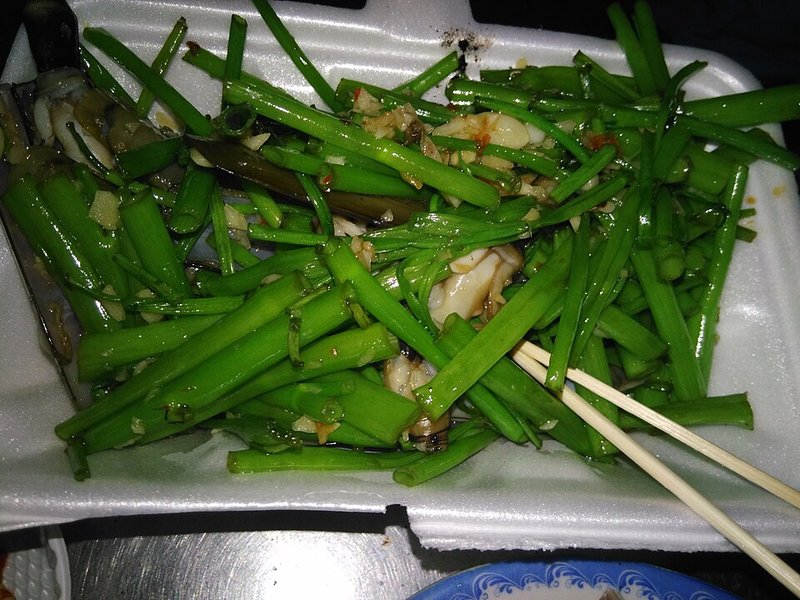 Nghêu biển kho sả cây