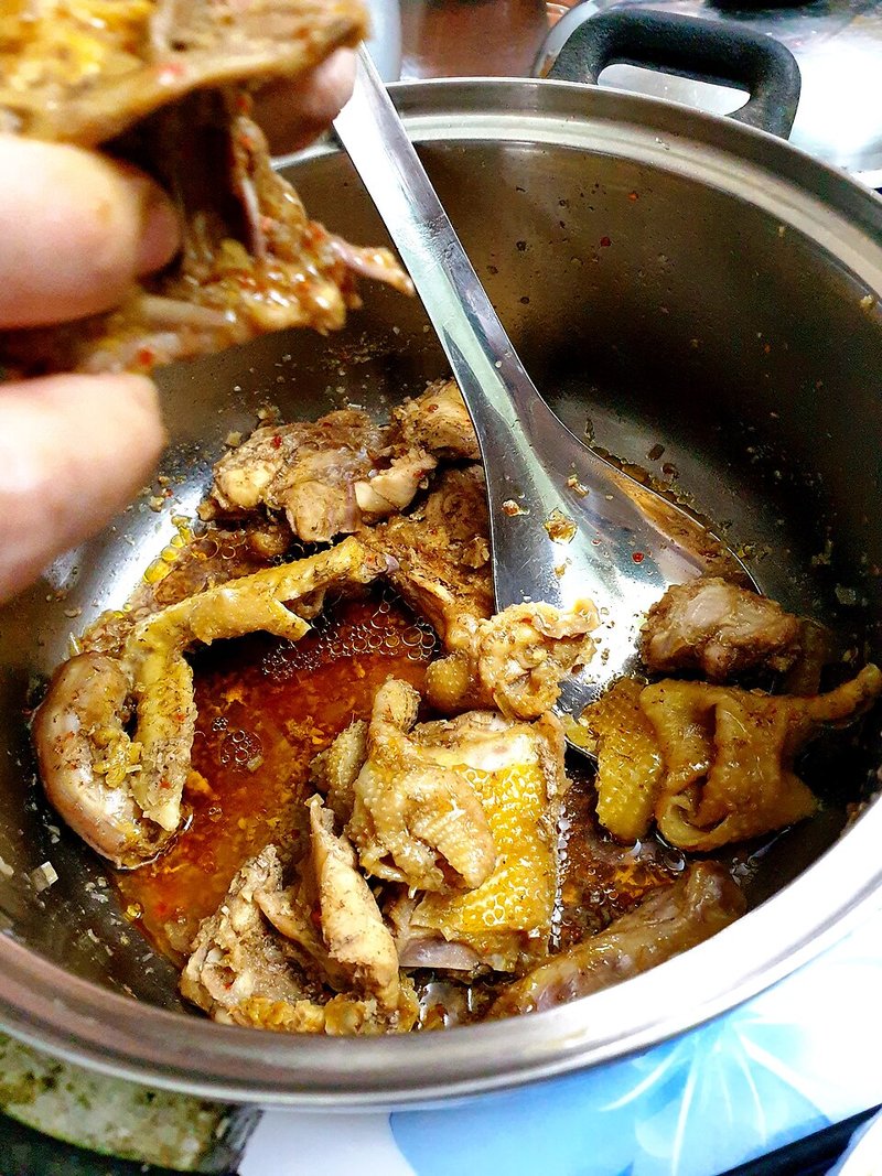 Ốc móng tay kho gừng già