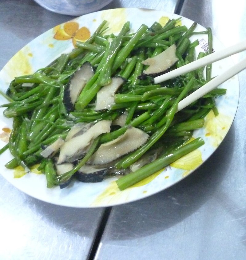 Ốc móng tay kho nước dừa