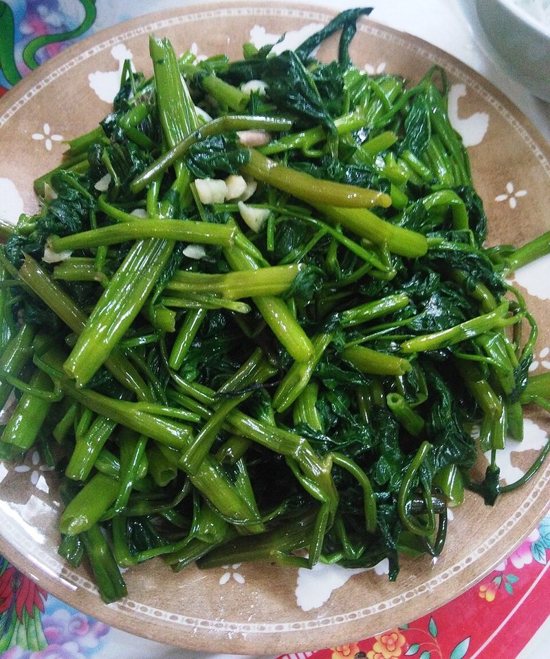 Rau muống kho riềng