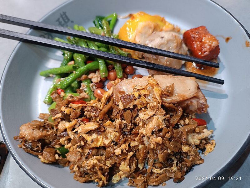 Thịt heo kho trứng