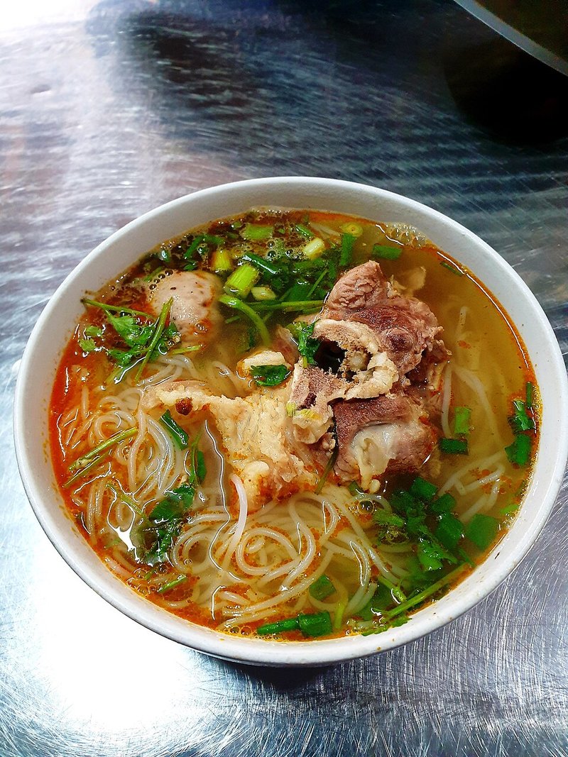 Cá nục xào bông thiên lý