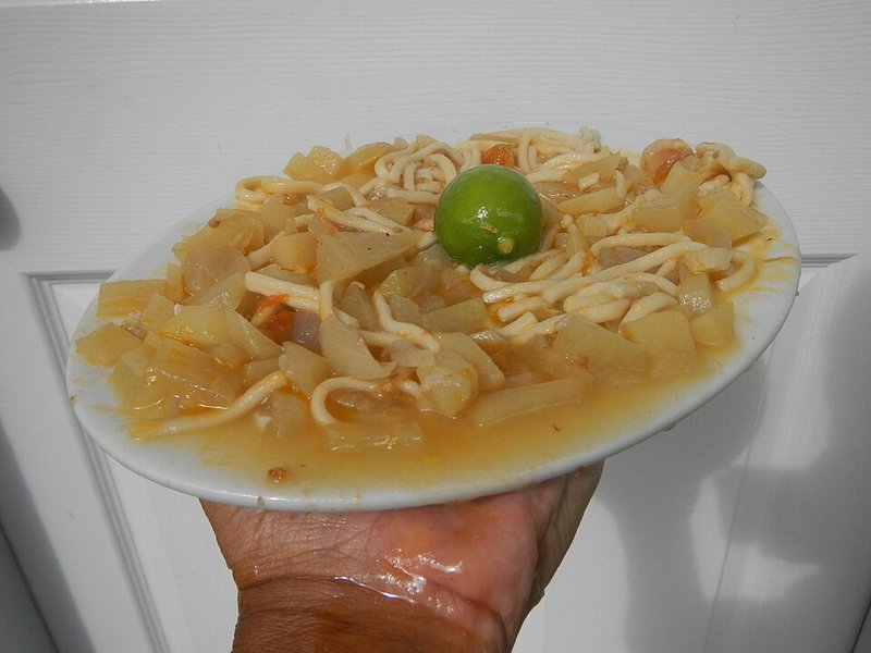 Gà ta mái xào bông cải
